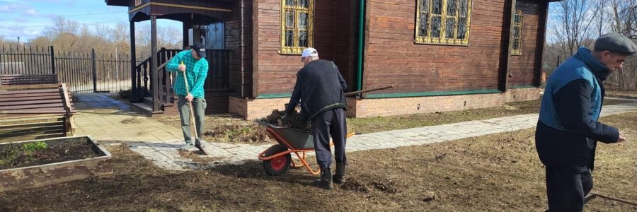 11 апр в 19:43 Ребята облагораживают территорию у церкви Спиридона Тримифунтского